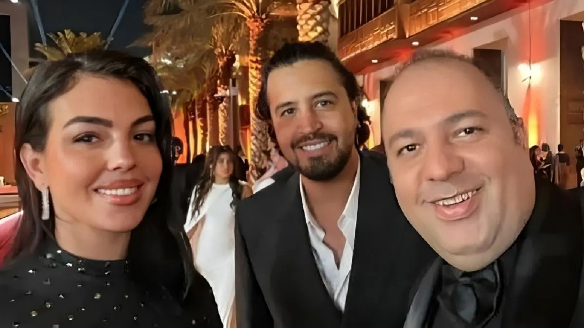 امیرحسین قیاسی به علی اوجی: چرا  با زن مردم عکس میگیرید؟ بعد رونالدو با زنِ مسی هم عکس بگیرید، مردم منتظرند