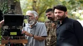 سیاه‌باز به مخاطب رکب می‌زند