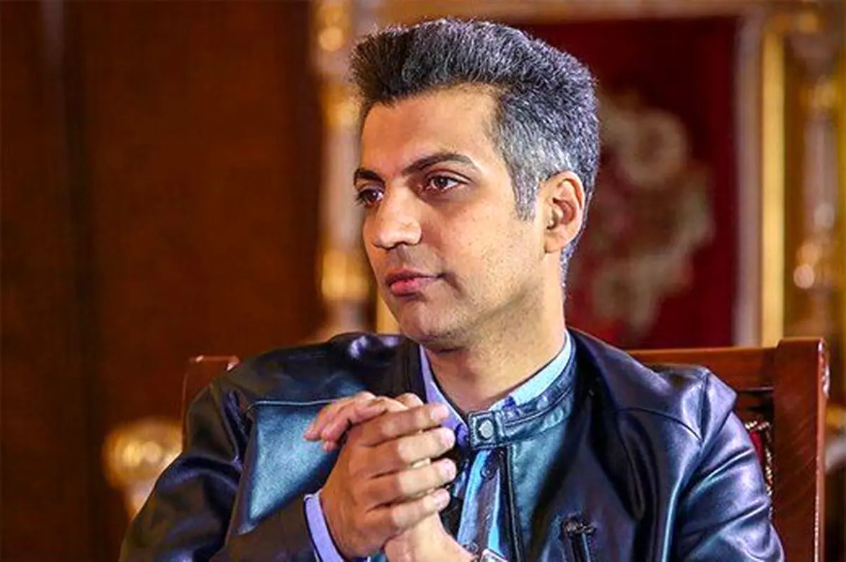 ناهار خوردن عادل فردوسی‌پور روی زمین مقابل سلف دانشگاه شریف/ عکس
