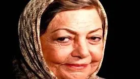 حمیده خیرآبادی ۳۷ ساله در پشت صحنه یک تئاتر، سال ۱۳۴۰