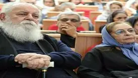 هوشنگ‌ ابتهاج به سوگ همسر خود نشست