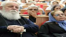 هوشنگ‌ ابتهاج به سوگ همسر خود نشست