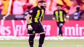 کریم بنزما در خانه خدا/ ویدئو
