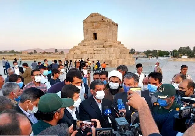 ضرغامی: قوانین را نقض کنید و اطراف پاسارگار چاه حفر کنید