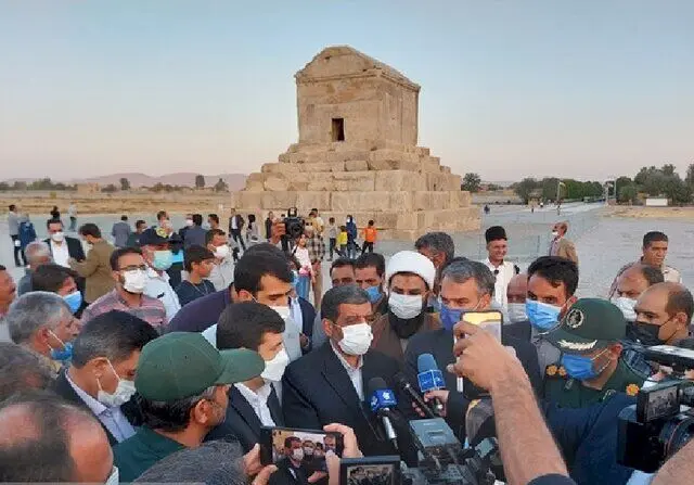 ضرغامی: قوانین را نقض کنید و اطراف پاسارگار چاه حفر کنید