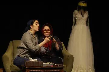 ژاله صامتی همراه دخترش به صحنه بازمی‌گردد
