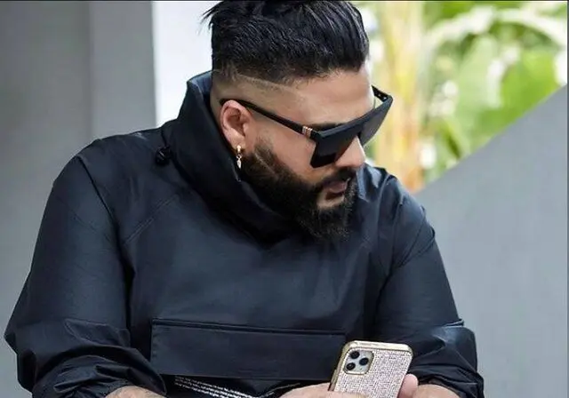 آهنگ جدید ساسی مانکن با کی کار داره؟
