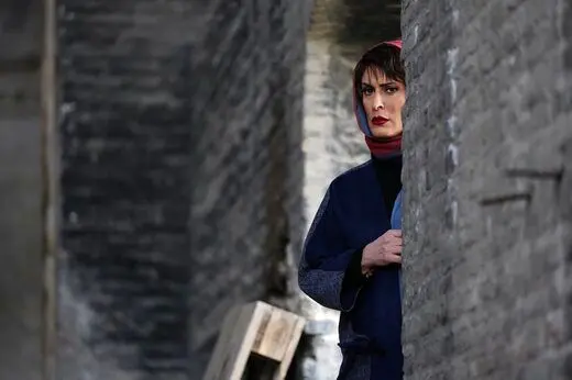 گوهر خیراندیش و سگش در فیلم سینمایی کوزوو