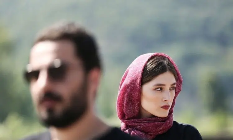 تصویری عجیب و جدید از همسر نوید محمدزاده 
