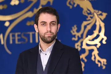 حاتمی‌کیا به «جاده» می‌زند/ «روز جزیره» مقصد تازه کارگردان «فسیل»
