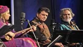 چرا ضرغامی پخش آثار شجریان را ممنوع کرد؟ چرا سر مزارش فاتحه خواند؟
