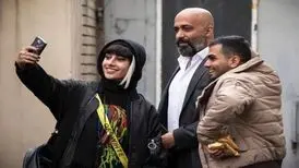 دو زوج هنری معروف در مراسم اکران گربه سیاه/ هادی کاظمی و سمانه پاکدل و صبا راد و مانی رهنما
