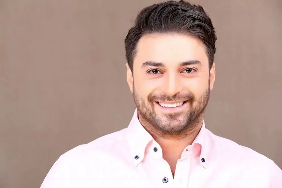 خواننده مطرح پاپ ممنوع‌الخروج شد