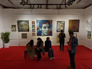 نقاشی «مریم میرزاخانی» در نمایشگاه گروهی «برخیز که می رود زمستان» به نمایش درآمد