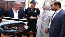 فرش اهدایی پرسپولیس در خانه رونالدو پهن شد/ عکس
