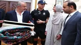 فرش اهدایی پرسپولیس در خانه رونالدو پهن شد/ عکس
