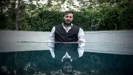 آهنگ محسن چاووشی برای زخم کاری/همه چی رنگ جنون داره