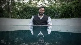 آهنگ محسن چاووشی برای زخم کاری/همه چی رنگ جنون داره