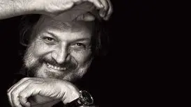 اشک‌های رضا کیانیان در بدرقه امین تارخ/ الان وقت رفتن نبود!