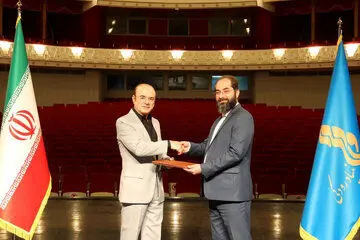 منوچهر صهبائی رهبر ارکستر سمفونیک تهران شد
