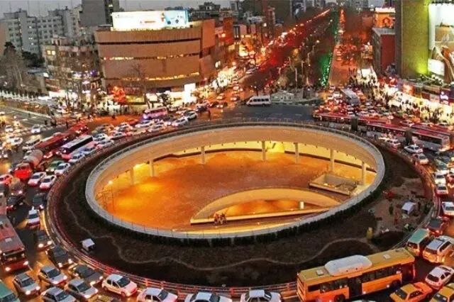 طرح دیوارنگاره میدان فلسطین به زبان عبری
