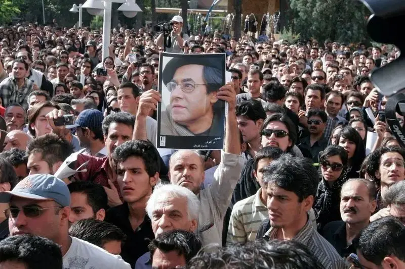 تصاویری از تشییع پیکر هنرمند برجسته، خسرو شکیبایی