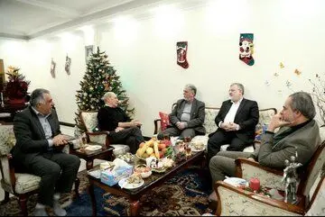 وزیر ارشاد به دیدار واروژ کریم‌مسیحی رفت

