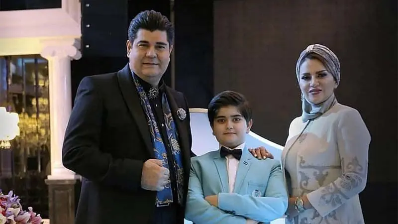 ببینید | ذوق‌زدگی سالار عقیلی از هنرنمایی پسرش روی صحنه با کراوات
