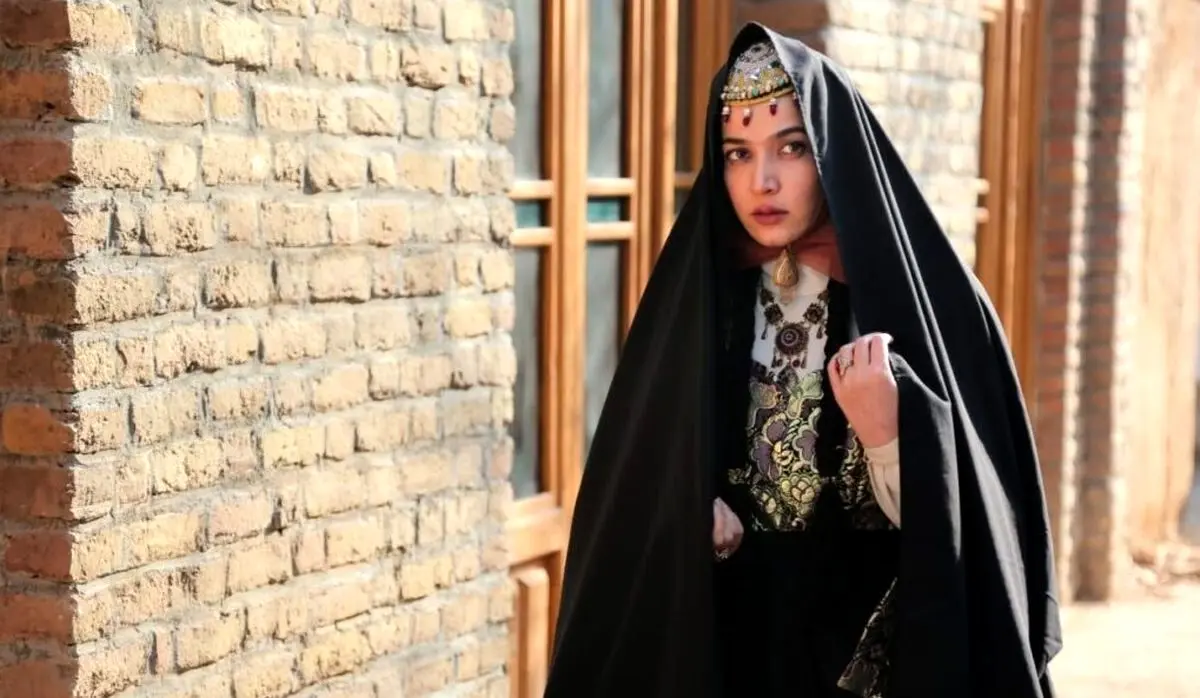 سانسور عجیب چهره شخصیت زن سریال «آتش و باد»
