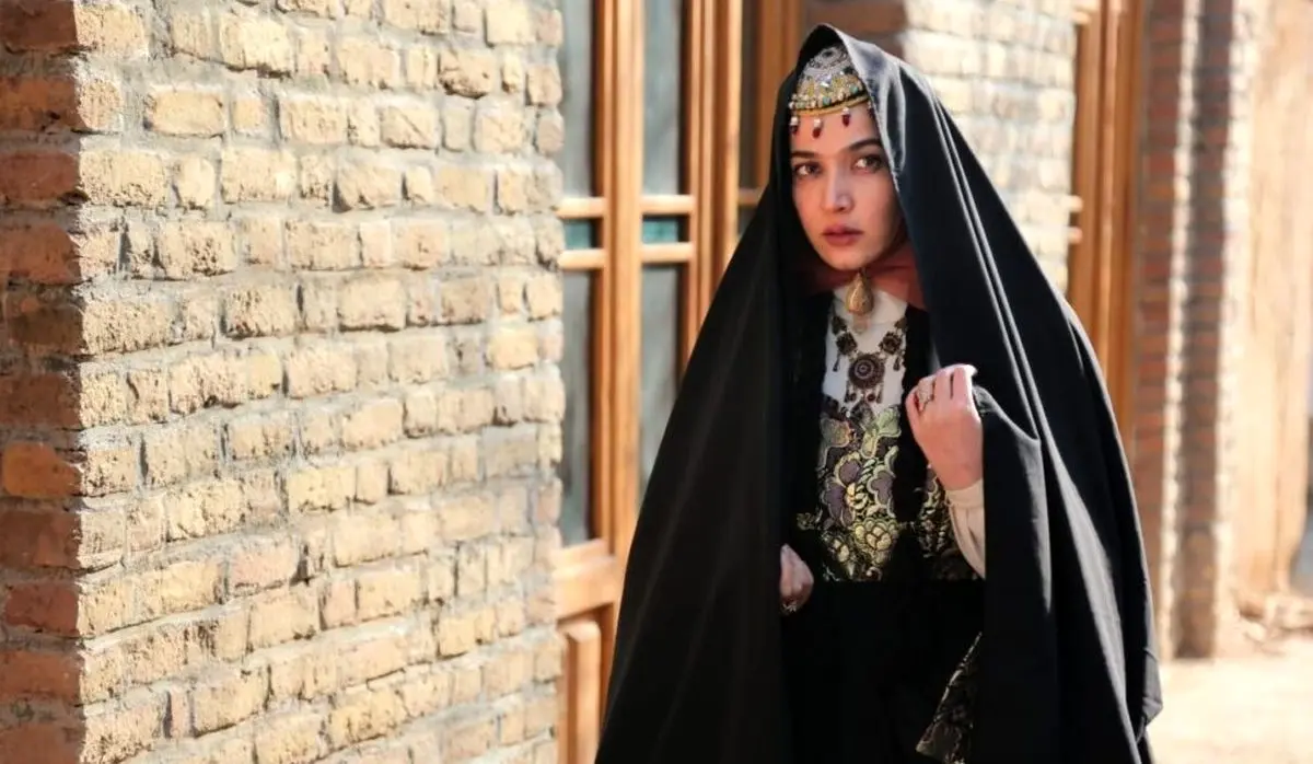 سانسور عجیب چهره شخصیت زن سریال «آتش و باد»
