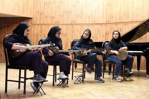 خبر کوتاه بود و خوش؛ دختران دانش‌آموز شیرازی برای رشته موسیقی ثبت‌نام کردند