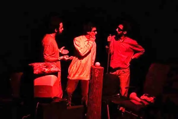 واکنش مرکز هنرهای نمایشی به توقف بلیت‌فروشی نمایش نوید محمد زاده