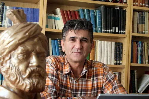 سراینده واقعی «چو ایران نباشد تن من مباد» کیست؟
