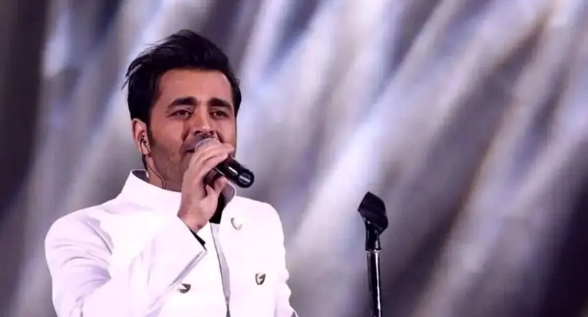 اجرای میثم ابراهیمی در جمع نیروهای هلال احمر
