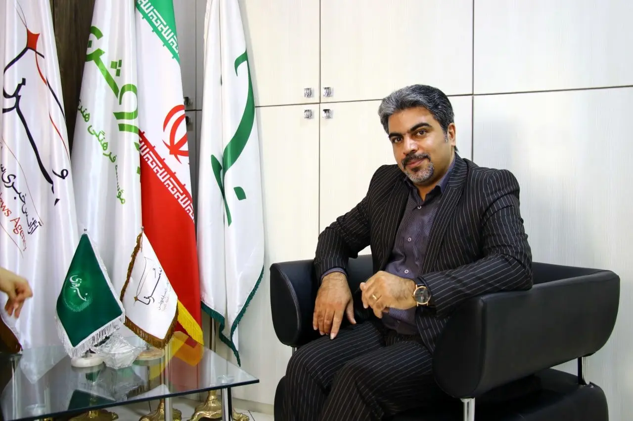 علیرضا عابدی: موسیقی ایرانی مقدس است/ با یک سیم که به نردبان وصل کردم، تمام نت‌های موسیقی را نواختم