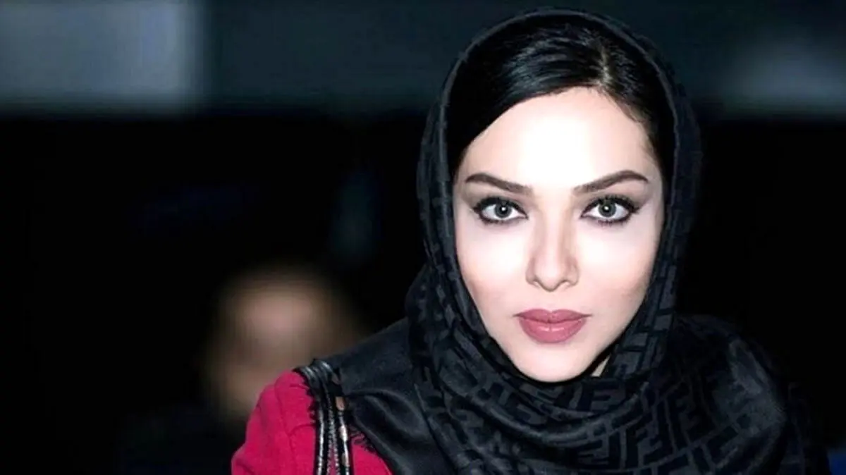 هم خوانی لیلا اوتادی بازیگر سینما در کنسرت فرزاد فرزین/ ویدئو
