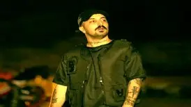 تجمع هواداران یک خواننده رپ در شرق تهران!/ ویدئو
