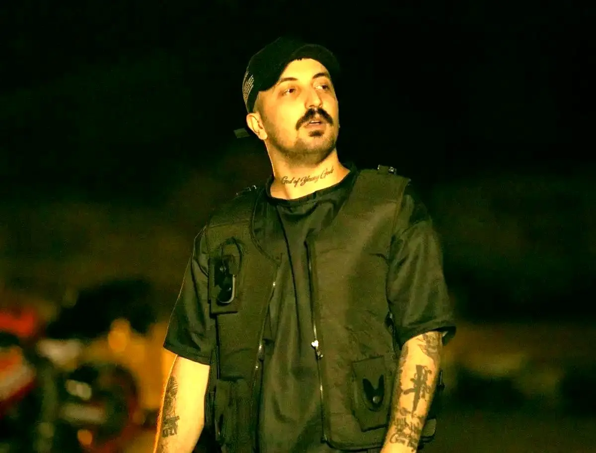 تجمع هواداران یک خواننده رپ در شرق تهران!/ ویدئو
