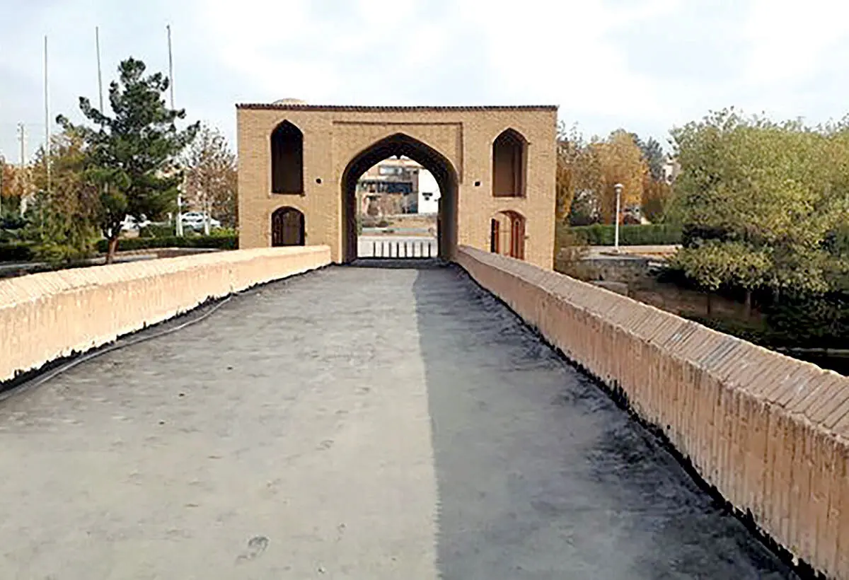 پل ۱۵۰۰ ساله اصفهان با قیر خفه می‌شود؟

