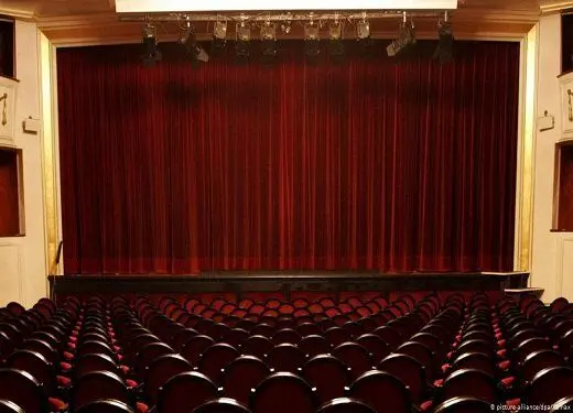 آتشی که در سالن‌های تئاتر افتاد