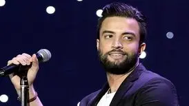 اذان گفتن بنیامین بهادری، خواننده پاپ روی آنتن زنده/ ویدئو
