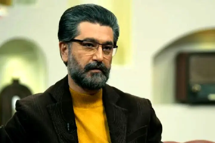 رقص جالب پسر امیرحسین مدرس مقابل مردم؛ غافلگیر شدن پسر توسط آقای بازیگر/ ویدئو