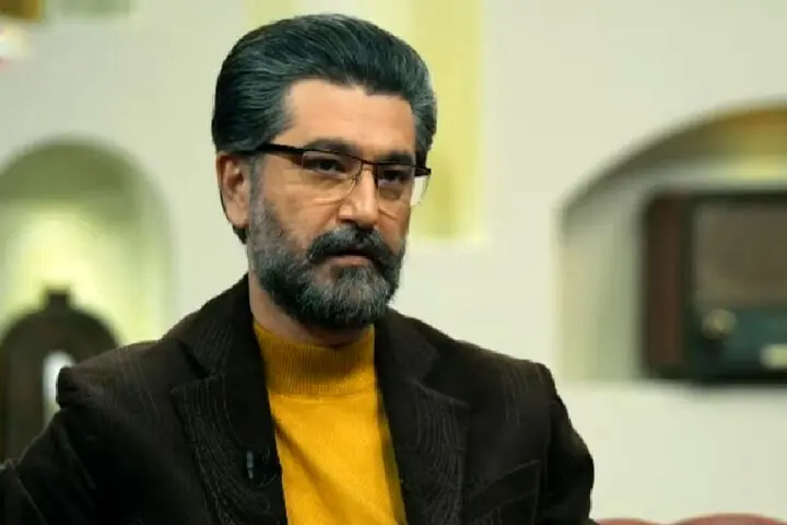 رقص جالب پسر امیرحسین مدرس مقابل مردم؛ غافلگیر شدن پسر توسط آقای بازیگر/ ویدئو