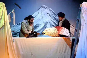 پرواز «عقاب» در آخرین روز «مبارک»/ «پدر شعر پارسی» به صحنه می‌آید
