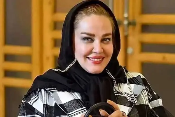 استایل مونوکروم بهاره رهنما در مراسم تشییع هادی مرزبان