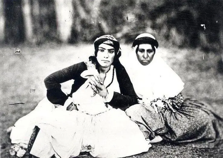 عکس‌های‌ آرشیو کاخ گلستان لو رفت