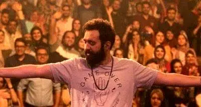 پرونده مهدی یراحی با اتهام «تشویق به فساد و تحریک به جرایم منافی عفت» به دادگاه رفت
