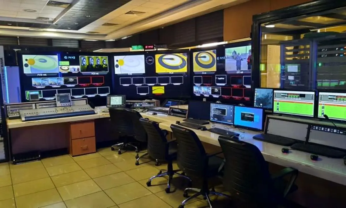 در صداوسیما چه خبر است؟ سوتی عجیب حین برنامه زنده شبکه خبر/ ویدئو
