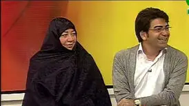عکسی تلخ از فرزاد حسنی بر سر مزار مادرش
