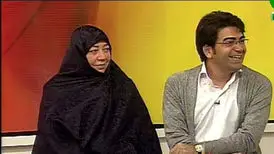 عکسی تلخ از فرزاد حسنی بر سر مزار مادرش
